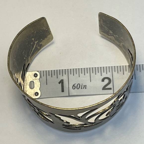 Vintage Floral Cutout Wide Cuff Metal Bracelet. - Picture 5 of 5